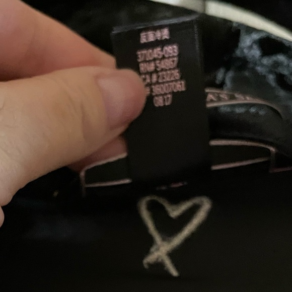 2/$30 Victoria’s Secret Black Velour Capsleeve Robe, Sz XS/S - Picture 8 of 11